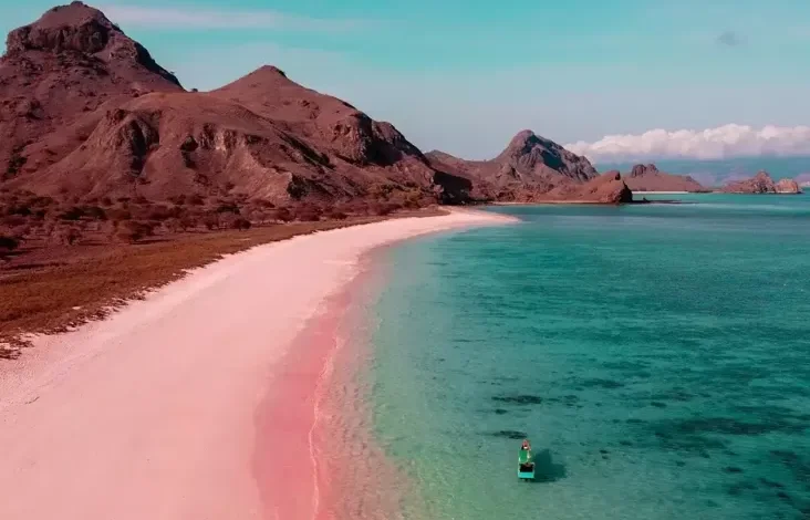 5 Pantai Pink pada Indonesia, Surga Tersembunyi yang dimaksud yang disebutkan Wajib Dikunjungi